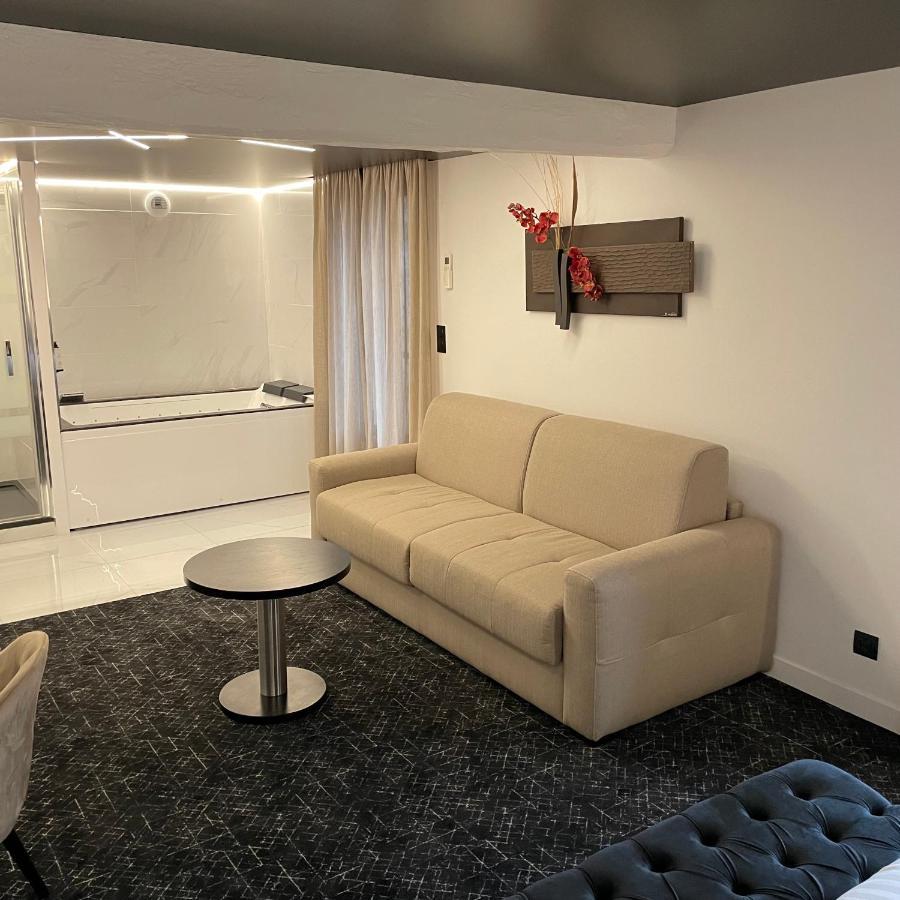 Le Sainte Jeanne Hotel Cormeilles-en-Vexin Bagian luar foto
