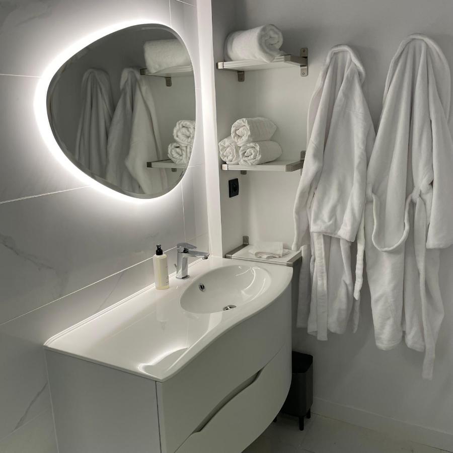 Le Sainte Jeanne Hotel Cormeilles-en-Vexin Bagian luar foto