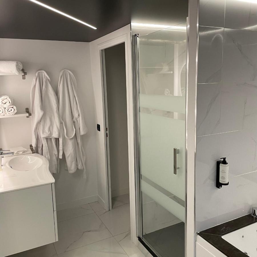 Le Sainte Jeanne Hotel Cormeilles-en-Vexin Bagian luar foto
